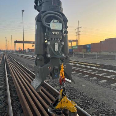 Liebherr GMZ 22 Schienenzange